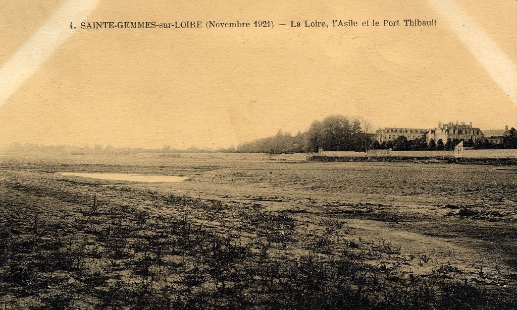Carte Postale : La Loire à sec ; fin de l’automne 1920