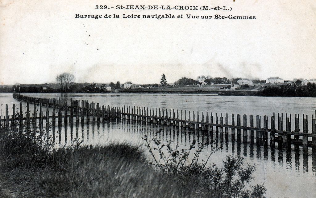 Carte Postale : Barrage de la Loire navigable et vue sur Ste-Gemmes