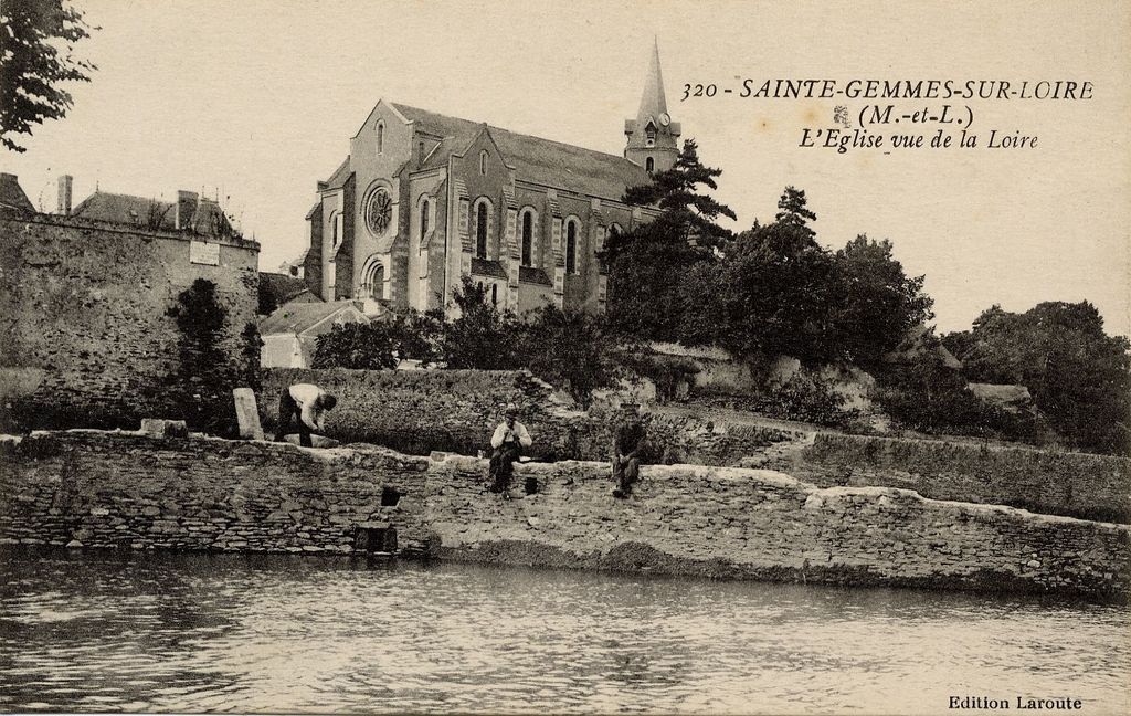 L’église vue de la Loire au niveau de la rotonde