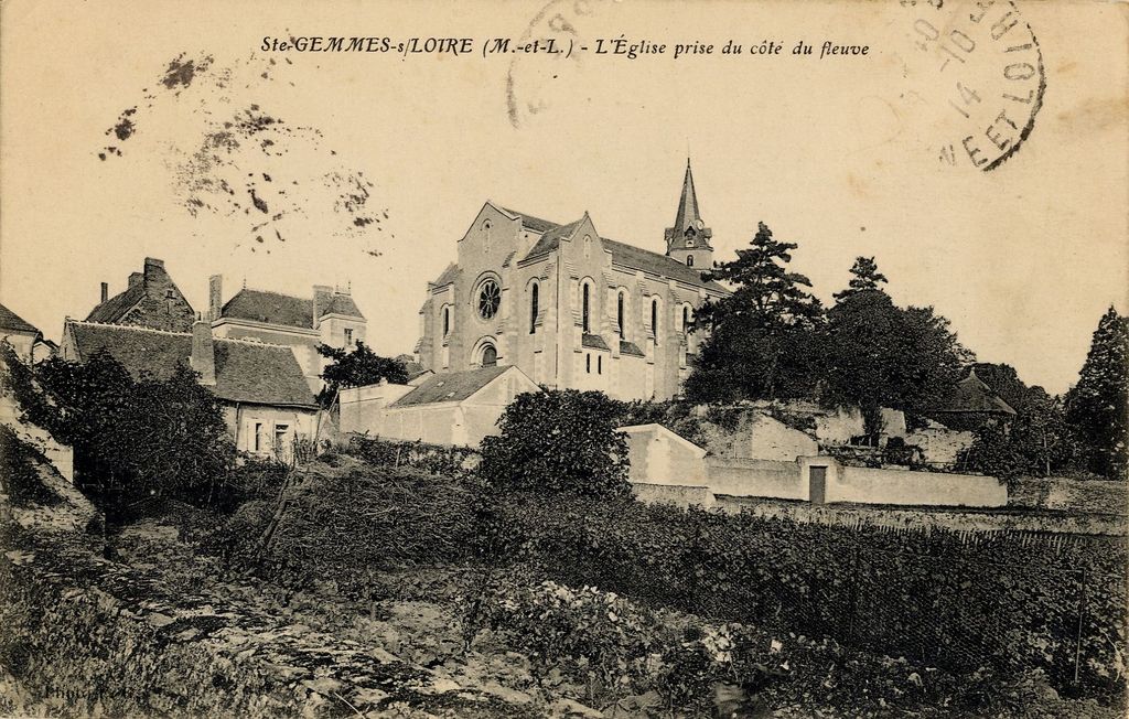 Carte postale: L'église prise du côté du fleuve