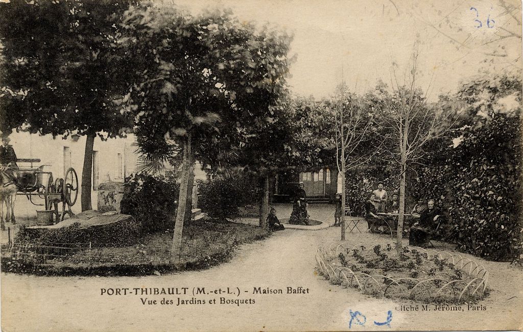 Maison Baffet vue du jardin et des bosquets